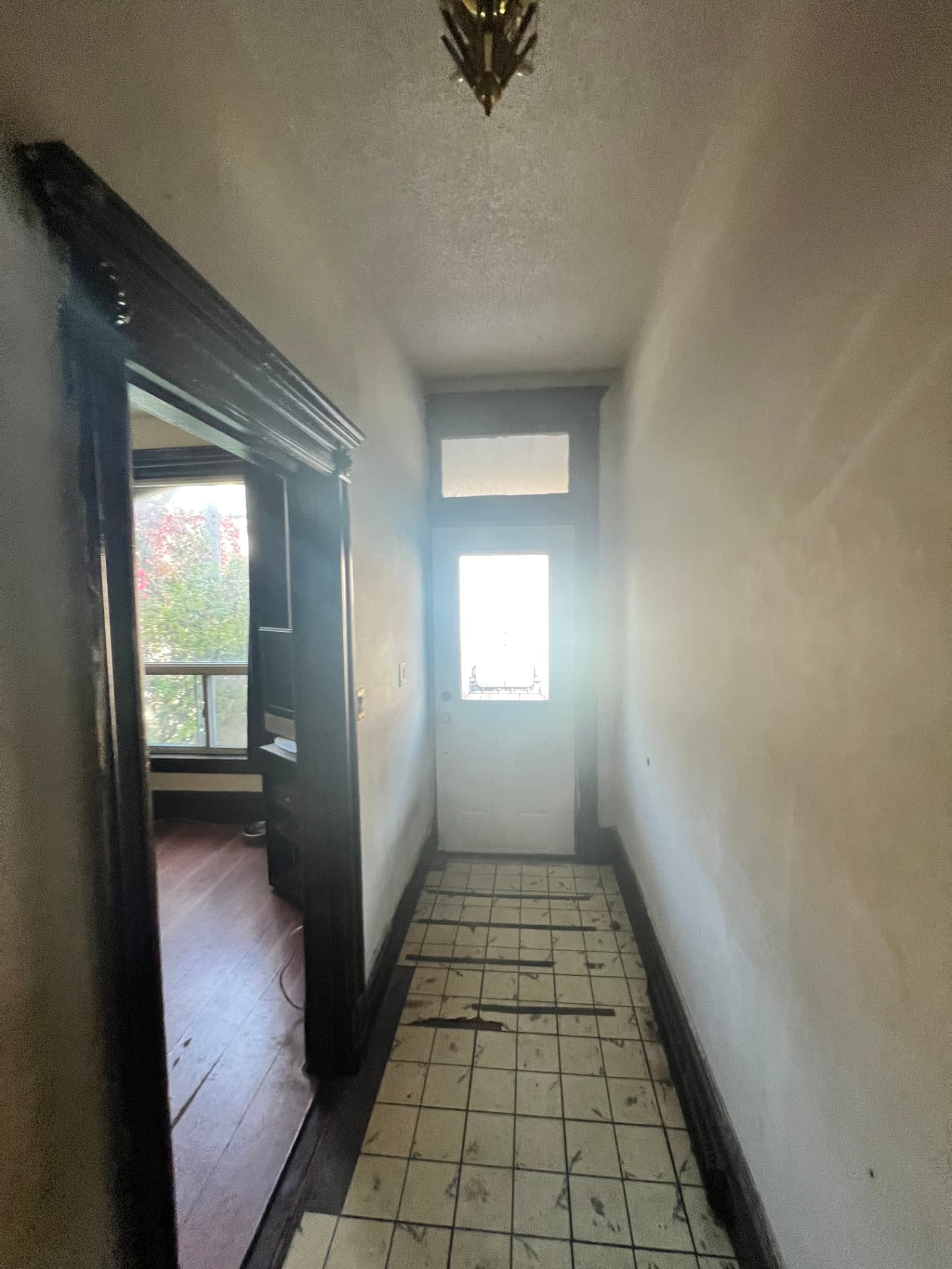 Entryway before renovation